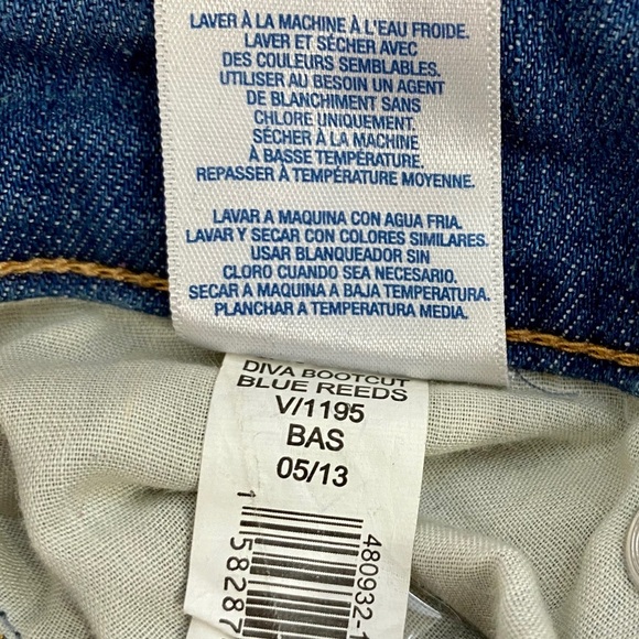 Old Navy The Diva Bootcut Distressed Faded Women’s Jeans 2 - Picture 7 of 8